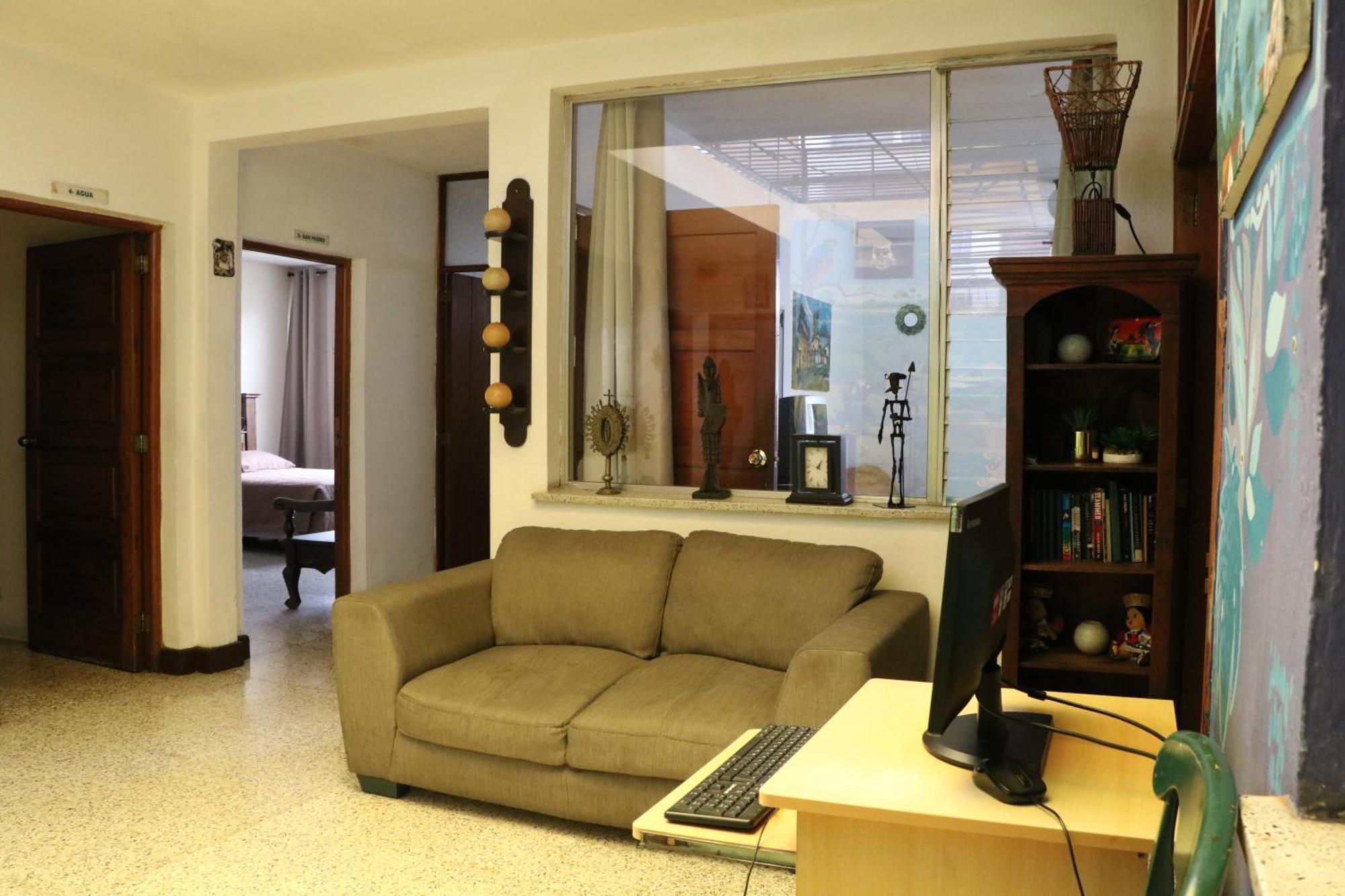 Hostal Los Volcanes Guatemala City Luaran gambar